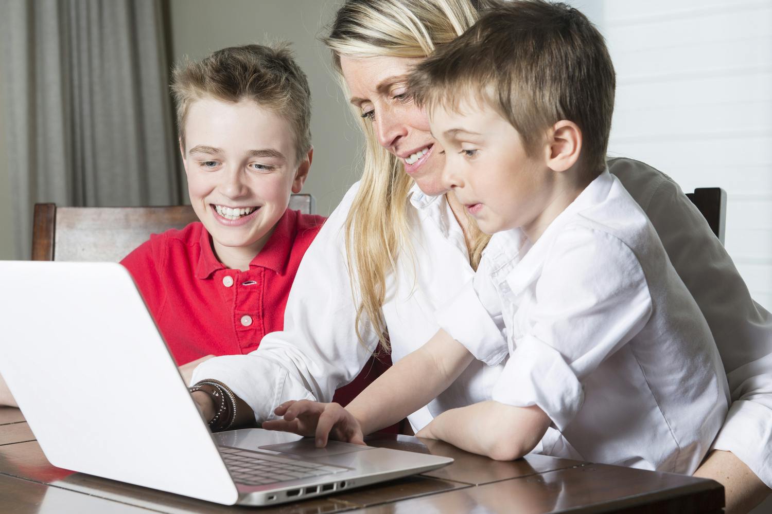 Windows 10:ssä voi käyttää turvallisia perheasetuksia.